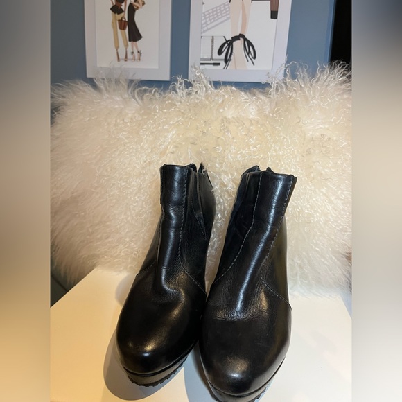 Armani Exchange Black Leather Wedge Ankle Boot - Picture 2 of 8